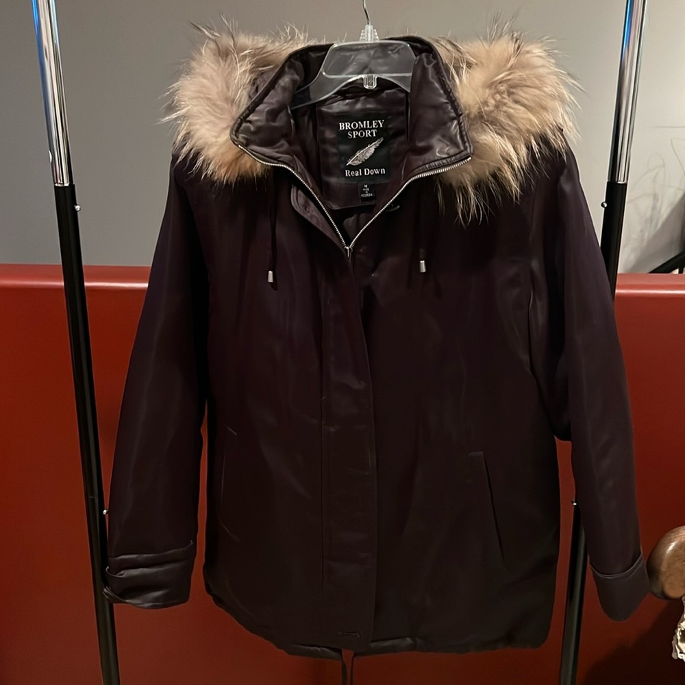 Bromley Sport Real Down winter coat. Women’s Sz M. Fur detachable hood